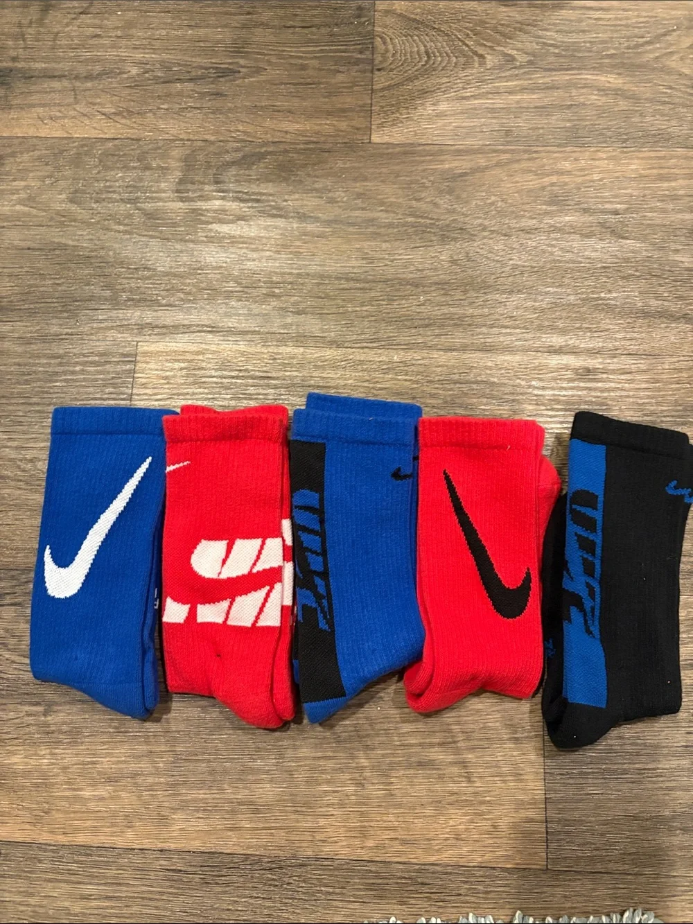 FREE in bundle Nike Crew Athletic Socks - Red, Blue & Black - 5 pack NWT YOUTH